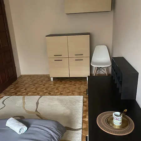 Monika House ホームステイ