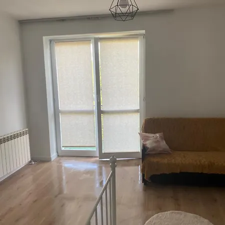 Monika House ホームステイ